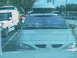 Kağıthane’de, Otomobil İçerisinde Kadına Şiddet Kamerada