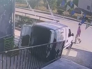 5 Dakikalığına İndiği Aracı Saniyeler İçinde Soyuldu