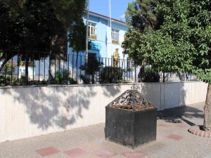 Her Gün Binlerce Kişi Yanından Geçiyor Ama Kimse Ne Olduğunu Bilmiyor