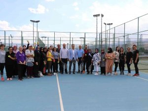 Kilo Vermek İçin Tenis Oynadılar