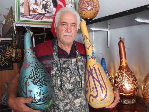 Balıkesirli Usta Hat Sanatını Su Kabaklarına İşliyor