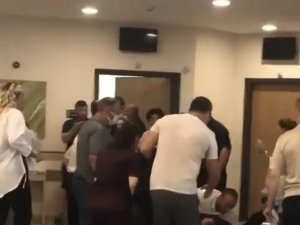Hastanede Hastalar Arasında Sıra Kavgası Kamerada