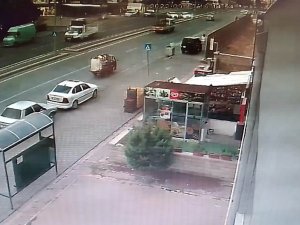 Ortalığı Savaş Alanına Çeviren Kaza Güvenlik Kamerasında