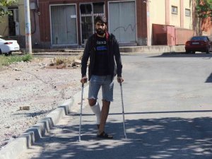 Ağabeyi, Kardeşi Ve Yeğenleri Tarafından Darp Edilmişti, Bu Sefer De Ayağından Vuruldu