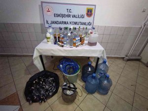 Kaçak İçki Üreten Ve Satan 5 Kişi Yakalandı