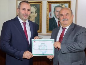 Yalova’daki Sokak Hayvanları Bakımevlerine İzin Belgeleri Verildi