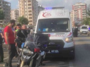 Motosikletli Polis Ekibine Çarpıp Kaçtı