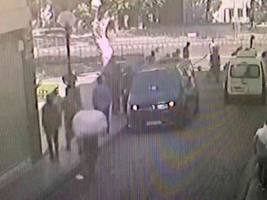 Fatih’te Çakarlı Minibüs İle 10 Milyon Dolarlık Gasp Kamerada
