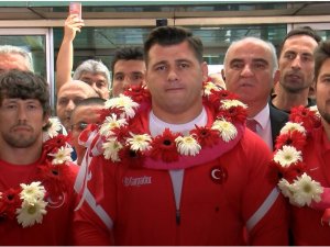 5. Kez Dünya Şampiyonu Olan Rıza Kayaalp’e Coşkulu Karşılama