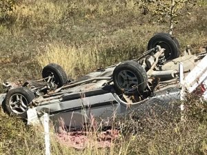 Bariyerlere Çarpan Otomobil Takla Attı: 1 Ölü, 1 Yaralı