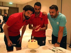 Sivasspor’da Kaleci Muammer İçin Sürpriz Doğum Günü Kutlaması