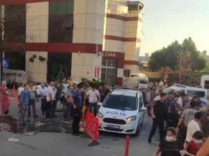 Kazada Yaralandılar, Hastanede Taşkınlık Çıkartıp Güvenlik Görevlisini Bıçakladılar