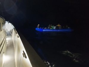 İ̇zmir Açıklarında 82 Düzensiz Göçmen Kurtarıldı
