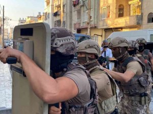 Mersin’de Belediye Çalışanlarına Pkk Operasyonu