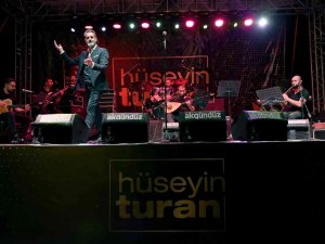 Kuşadası’nda Hüseyin Turan’dan Müzik Ziyafeti