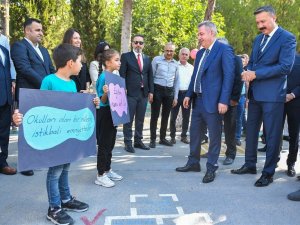 Vali Elban: "Kitap Okuyun, Spor Yapın"