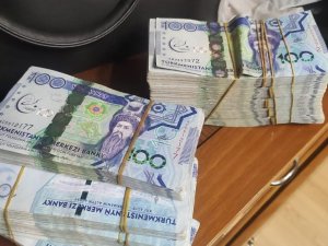 İ̇stanbul’da Sahte Para Operasyonu: Piyasaya Sahte Türkmen Parası Sürmeye Çalışan 15 Şüpheli Yakalandı
