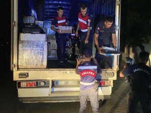 6 Milyon Liralık Kaçak Ürün Taşıyan Kargo Aracı Jandarmanın Gözünden Kaçmadı