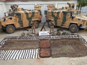 Bakan Soylu Duyurdu: Hakkari’de Terör Örgütünün Cephaneliği Ele Geçirildi