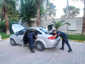 Otomobil İçinde Uyuşturucu Madde Kullanan 5 Kişi Yakalandı