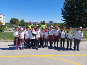 Gediz’de Okul Servis Araçları Sürücülerine Ve Öğrencilere Trafik Eğitimi Verildi