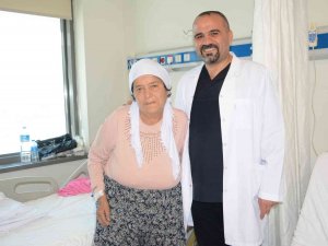 74 Yaşındaki Hasta Safra Yolundaki Taşlardan Ameliyatsız Kurtuldu