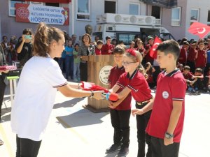 Burhaniye’de İ̇lköğretim Haftası Kutlandı