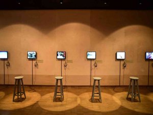 Salt’ın Yeni Sergisi ‘Sahnede 90’lar’ Sanatseverlere Kapılarını Açtı