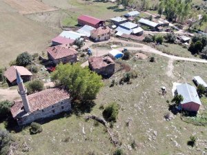 Tarihi Cami İlgisizlikten Harabeye Döndü