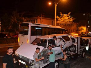 Alkollü Sürücünün Kullandığı Otomobilin Hurdaya Döndüğü Kaza Kamerada