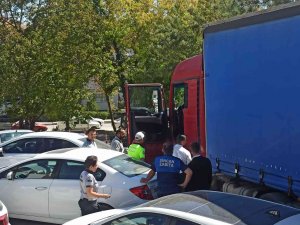 Başkentte Belediye Parkına Bırakılan Tır Polisi Alarma Geçirdi