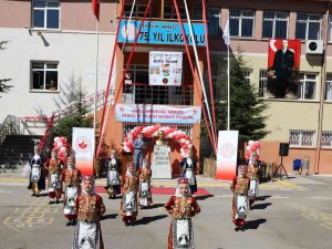 Nevşehir’de Protokol Üyeleri ‘İ̇lköğretim Haftası’ Kutlama Programına Katıldı
