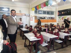 Bağcılar’da Bulunan Birinci Sınıf Öğrencilerine Kırtasiye Desteği