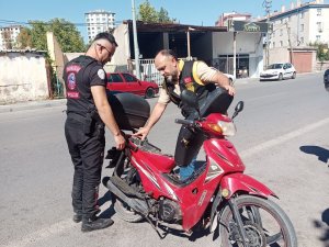 Polisten ’Kuş’ Grubu Araçlara Ve Motosikletlere Denetim