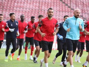 Sivasspor’un Formaları Havaalanında Kayboldu!