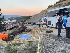 Yolcu Otobüsü İle Traktörün Çarpıştığı Kazada Ölü Sayısı 2’ye Yükseldi