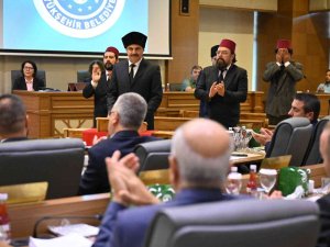 Puşide-i Siyah Meclis Kürsüsünde