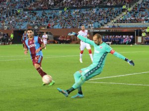 Uefa Avrupa Ligi: Trabzonspor: 2 - Kızılyıldız: 1 (Maç Sonucu)