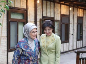 Emine Erdoğan, Özbek Köyü Müzesi Ve Konigil Kağıt Fabrikası’nı Ziyaret Etti