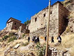 Yüksekovalı Dağcılar Çukurca’nın Kültürel Yerlerini Gezdi