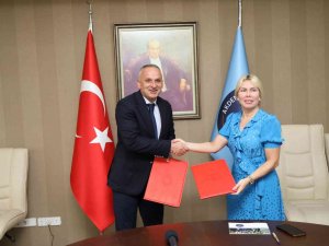 Rektör Özkan’dan Öğrencilere Yurt Müjdesi