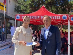 56 Yıldır Süren Gelenek: Bu Okulda Başarılı Öğrenciler Parayla Ödüllendiriliyor