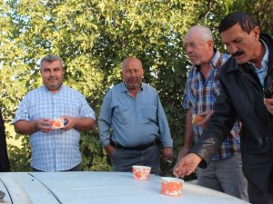 Başkan Öküzcüoğlu’ndan Üzüm Teslim Kuyruğundaki Üreticilere Çorba İkramı