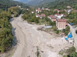 Sel Sonrası Hasar Gören 19 Binanın Yıkım Çalışmaları Tamamlandı