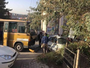 Karabük’te Dolmuş Otomobille Çarpıştı: 2 Yaralı