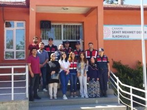 Jandarma Ekipleri Okullarda Annelere “Uyuşturucu İle Mücadele” Eğitimi Verdi