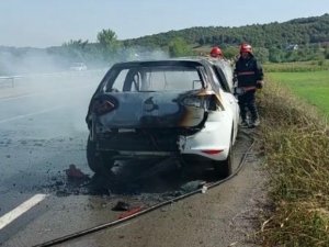 D-650’de Alevlere Teslim Olan Otomobilden Geriye Demir Yığını Kaldı
