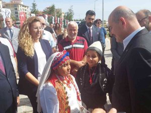 Bakan Soylu, Harçlıklarını Pakistan’a Bağışlayan Öğrencileri Tebrik Etti