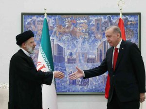 Cumhurbaşkanı Erdoğan, İ̇ranlı Mevkidaşı Reisi İle Görüştü