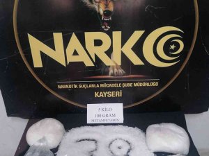 Çekici Üzerindeki Otomobilde 5 Kilo Uyuşturucu Ele Geçirildi